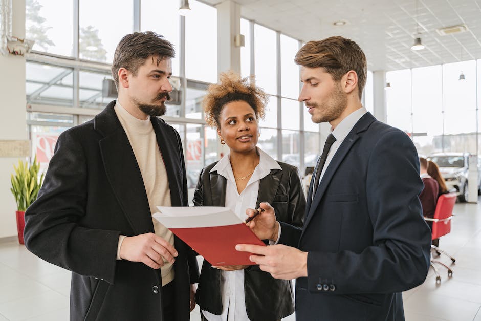 Image illustrating various reasons why a tenant might break their lease, such as job relocation, health reasons, and unsuitable living conditions.