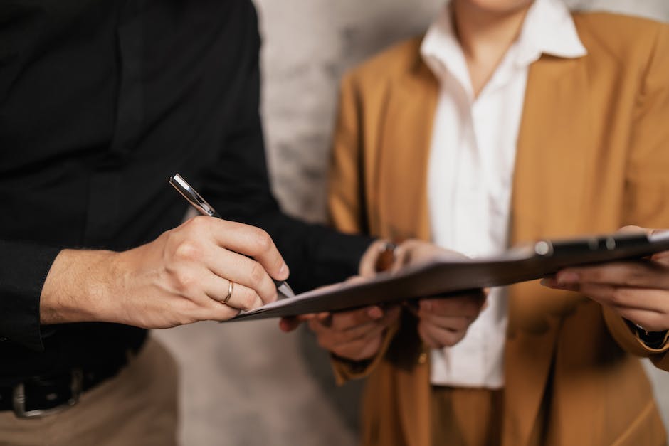 Illustration of a person signing a lease termination agreement