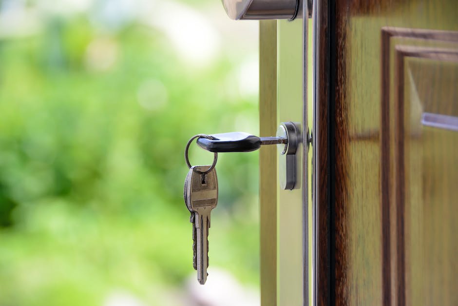 Illustration showing a person handing over keys to symbolize early termination of a lease agreement