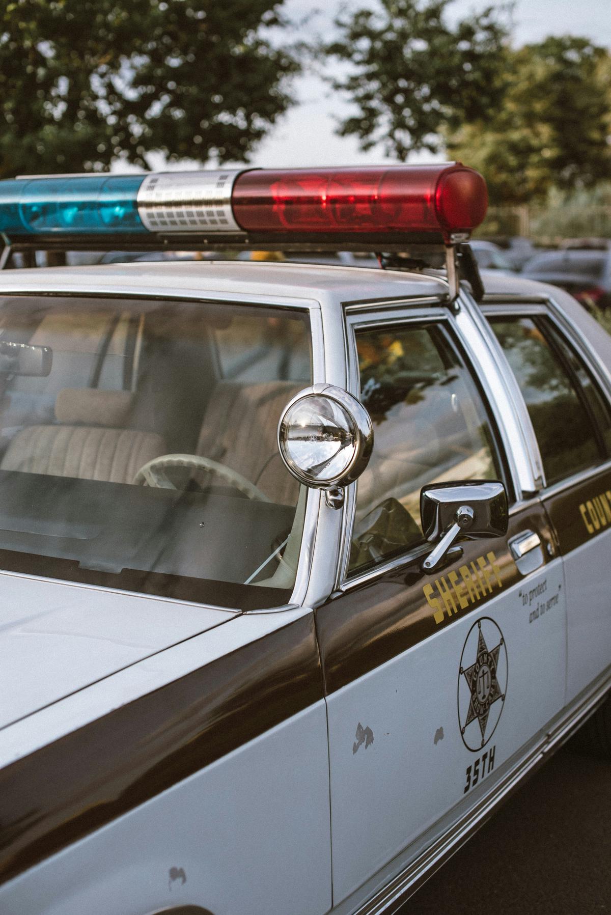 Sheriff carrying out eviction in an apartment
