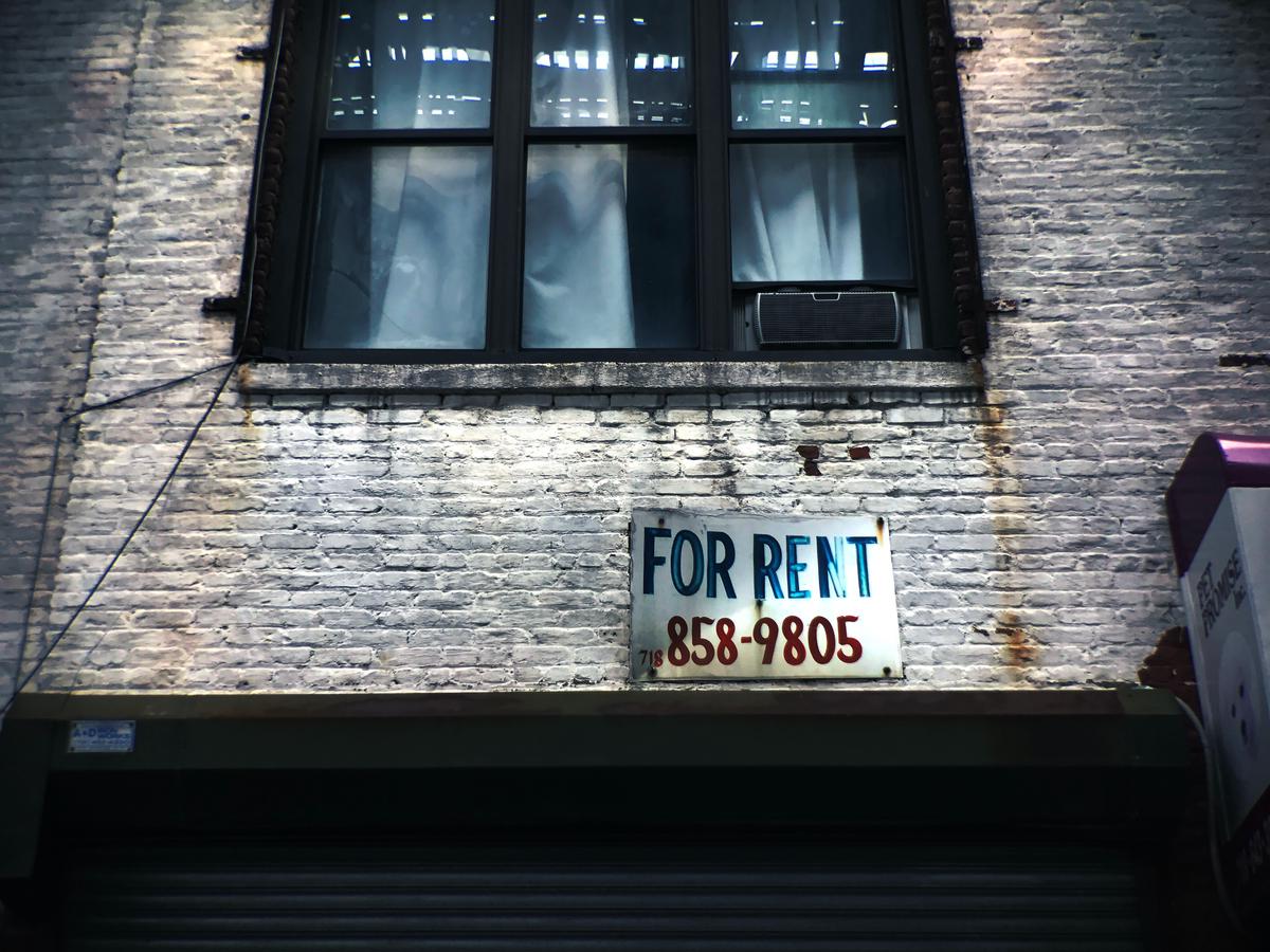 An image showcasing the benefits and importance of acquiring a rental license for landlords, such as legal protection, reduced liability risk, compliance with laws and regulations, securing insurance coverage, financial benefits, and ease of doing business.