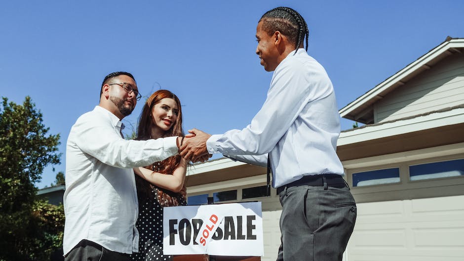 A property manager discussing HOA compliance with homeowners.