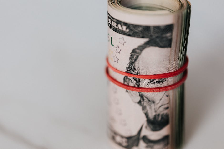 Image illustrating the concept of non-refundable deposits, with a person holding money and a crossed-out arrow indicating it cannot be returned